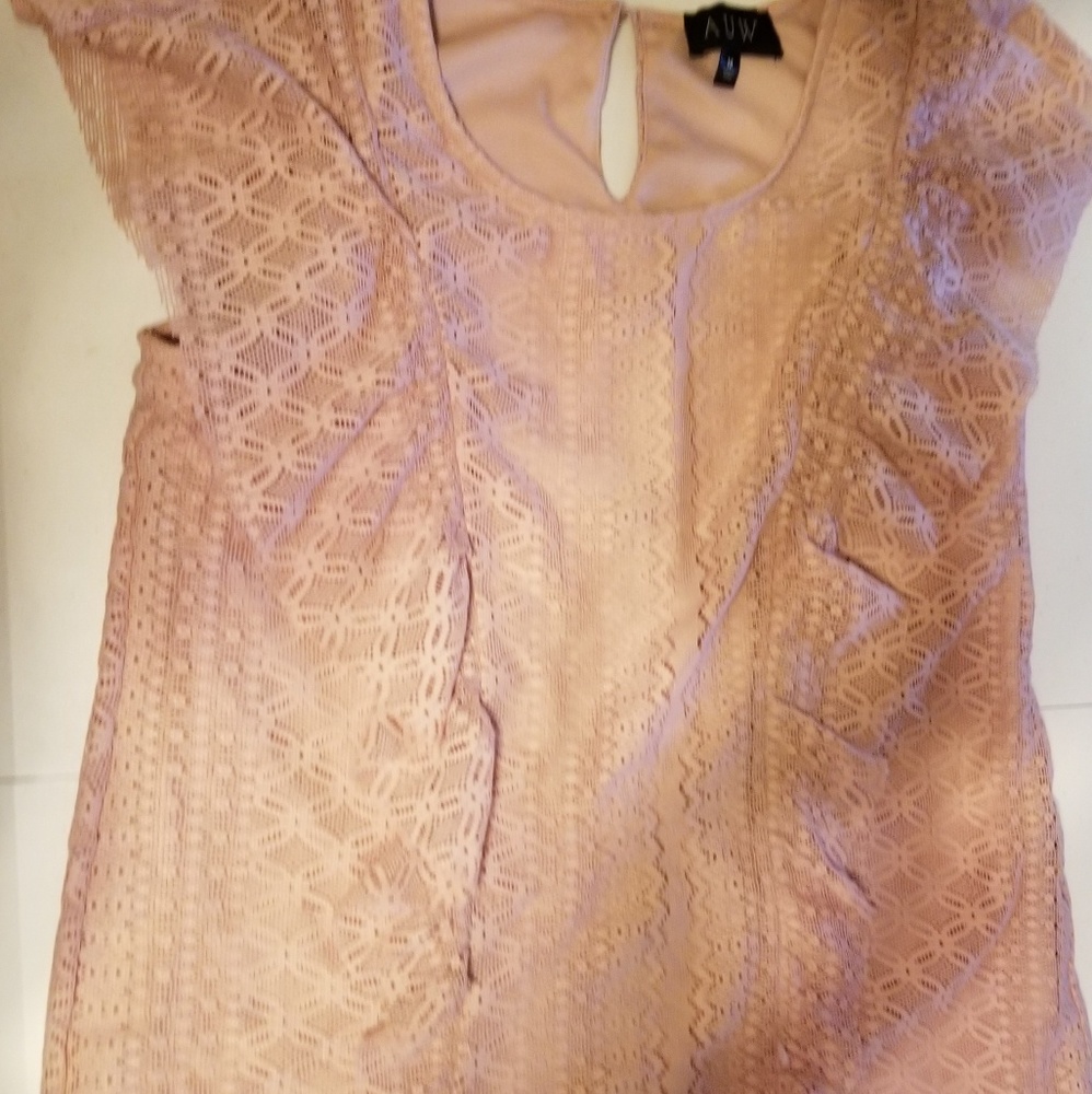 Sleeveless flounced dressy top